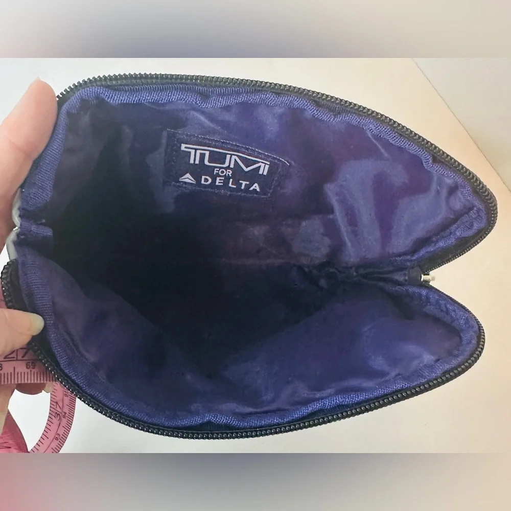 TUMI For Delta Airlines Gray Travel Zip Pouch Cosmetic Toiletries Bag Accessory